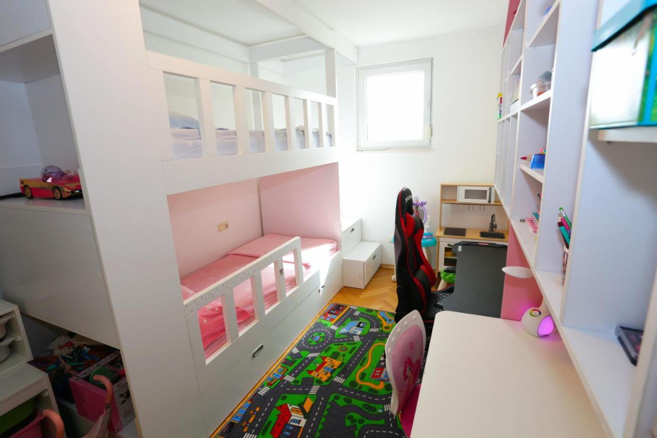 Luxury Family Apartment Оміш Екстер'єр фото
